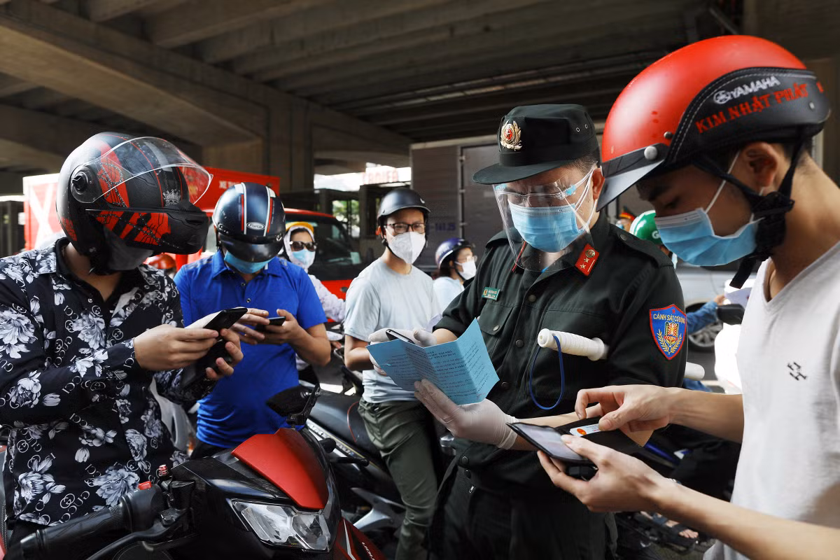  Thủ tướng yêu cầu Hà Nội chấn chỉnh việc cấp giấy đi đường: Ngày 8/9, Văn phòng Chính phủ truyền đạt chỉ đạo nêu trên của Thủ tướng Phạm Minh Chính, yêu cầu Hà Nội không để xảy ra tình trạng người dân và doanh nghiệp chờ đợi kéo dài; tránh tập trung đông người và ùn tắc giao thông, dẫn đến nguy cơ lây lan dịch bệnh tại các chốt kiểm soát. 