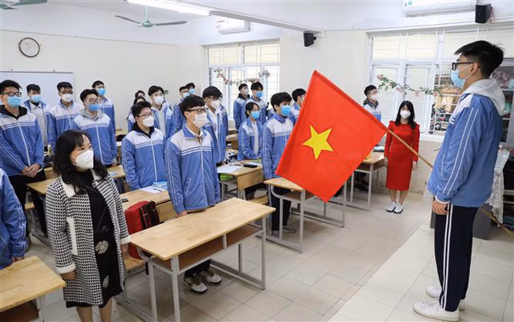 8 quan cua Ha Noi dung cho hoc sinh den truong
