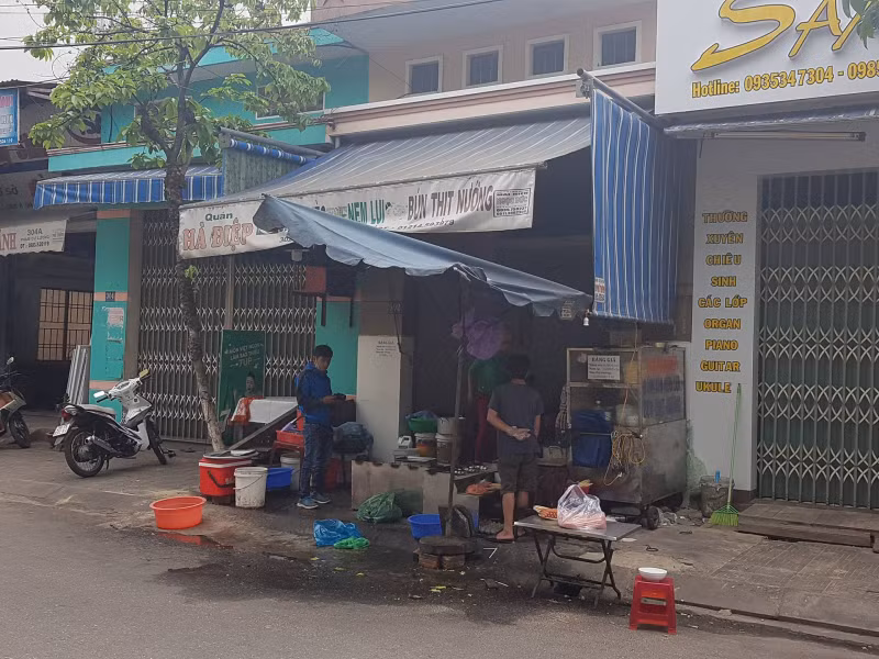 Quán bánh xèo xảy ra vụ việc nam thanh niên đánh phụ nữ nhập viện