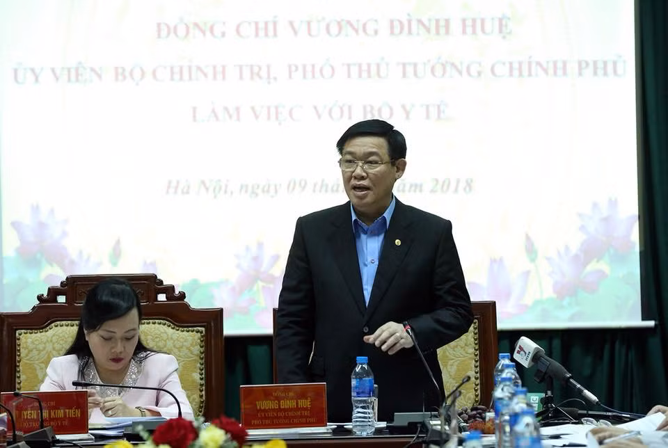 Phó Thủ tướng Vương Đình Huệ chỉ đạo, trong đấu thầu trang thiết bị y tế, không thể vì giá mà hy sinh quyền lợi của người bệnh