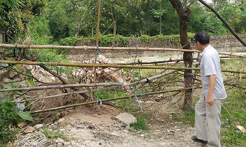 Sau khi xảy ra vụ việc hai cháu tử vong, chính quyền địa phương đã tiến hành rào lối vào khu đất lại.