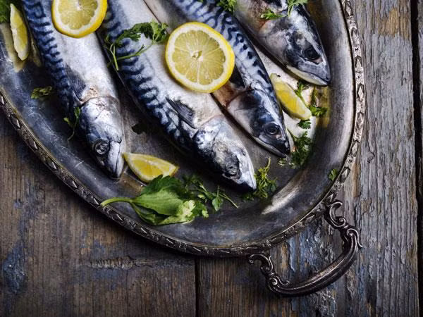 Cá: Theo các chuyên gia, omega-3 trong cá và các sản phẩm từ cá có thể ức chế quá trình gây ung thư. Thậm chí, cả cá nước ngọt và cá biển đều có hiệu quả trong việc phòng ngừa ung thư ruột kết.