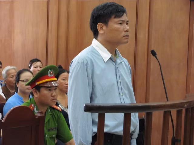 Theo cáo trạng, tháng 10/1996, báo Đại Đoàn Kết có công văn gửi UBND TP Đà Nẵng đề nghị được cấp (hoặc thuê) một căn nhà tại địa điểm thuận lợi ở trung tâm TP Đà Nẵng để làm trụ sở văn phòng đại diện. Báo không có chủ trương xin mua nhà công sản và giao cho ông Nhất liên hệ với chính quyền địa phương xin địa điểm thích hợp đặt trụ sở văn phòng đại diện. (Ảnh: Zing)