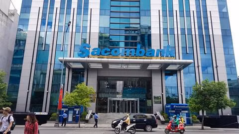 Vo pho tong Sacombank Phan Quoc Huynh “mua chui' co phieu STB, bi phat gi?