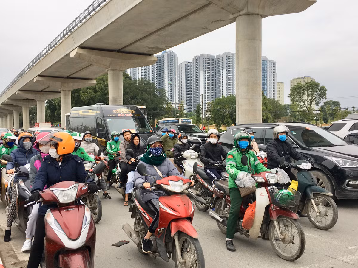 Trước diễn biến phức tạp của dịch viêm phổi virus corona, các chuyên gia y tế khuyến cáo người dân nên dùng khẩu trang y tế để phòng chống dịch. Do đó, nhu cầu nhu cầu sử dụng khẩu trang y tế tăng cao và việc khẩu trang đã qua sử dụng bị vứt bừa bãi gây mất mỹ quan, tiềm ẩn nguy cơ thành ổ dịch bệnh.