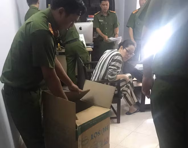 Năm 2017, bà Nhung và những người liên quan đã tìm những khu đất có diện tích lớn nằm trong phạm vi quy hoạch tại TP.HCM mà không quan tâm mục đích sử dụng đất là đất ở, đất nông nghiệp hay đất trồng cây lâu năm... để lập dự án ảo và rao bán cho nhiều người với hình thức góp vốn với chủ đất, cam kết giao đất trong vòng 3-6 tháng. Nhưng bà không thực hiện và bà tránh khách hành nhằm chiếm đoạt. (Ảnh: Nhadautu)