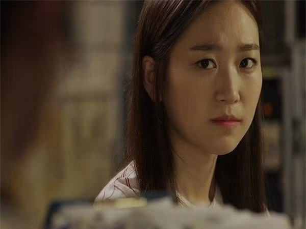 Thư ký lên kế hoạch tỉ mỉ tán tỉnh sếp, nào ngờ hành động của sếp khiến cô ta phải nhục nhã một phen Thu ky len ke hoach ti mi tan tinh sep, nao ngo hanh dong cua sep khien co ta phai nhuc nha mot phen