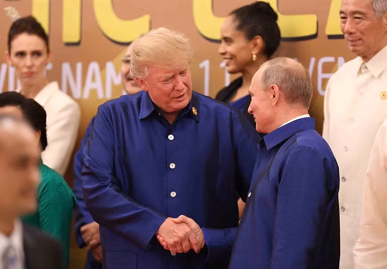 Ông nêu rõ: "Khi nào thì tất cả những chính trị gia đối lập mới nhận ra rằng xây dựng một mối quan hệ hữu nghị với Nga là một điều hữu ích để giải quyết nhiều vấn đề quốc tế”.