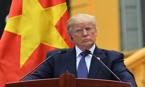 Ông Trump cũng cho biết, Chủ tịch Trung Quốc Tập Cận Bình đã nhất trí thắt chặt trừng phạt Triều Tiên liên quan đến chương trình tên lửa hạt nhân của Bình Nhưỡng.