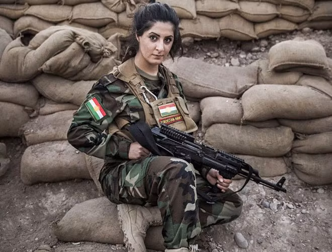 Đầu năm 2015, Palani sốc khi phát hiện một "nhà giam giữ" trong ngôi làng gần thành phố Mosul, Iraq. Ở đó có vô số trẻ em và thiếu nữ bị IS đem làm nô lệ tình dục cho các tay súng.