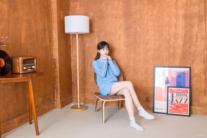 Nhưng sau một khoảng thời gian, Su-Hyeon đã trở thành “dĩ vãng” bởi Kim Min-Ah đã và đang hoàn thành rất tốt nhiệm vụ của tiền bối. Nữ MC Kim Min-Ah đang dần trở thành một biểu tượng sắc đẹp mới của cộng đồng LMHT Hàn Quốc.