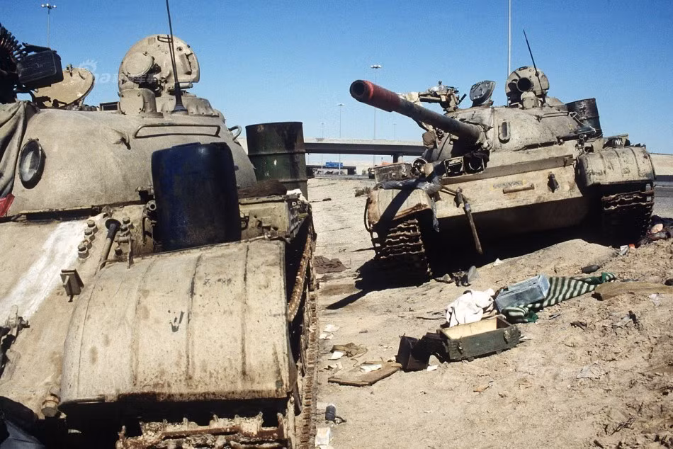 Quân đội Iraq mất hàng trăm xe tăng chiến đấu chủ lực T-54/55, Type 69, T-72 trong cuộc tàn sát khủng khiếp này.