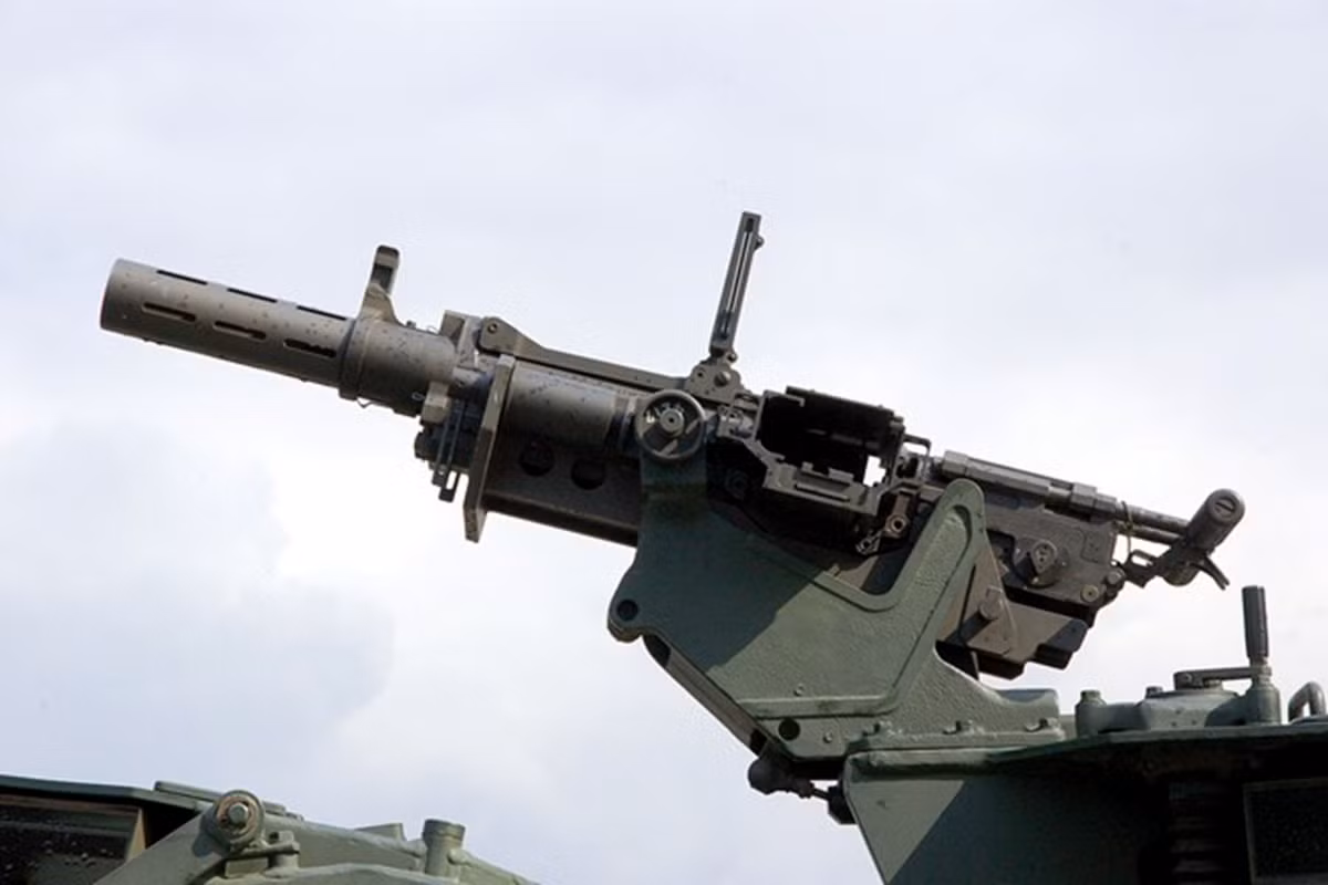 Howa Type 96 của Nhật Bản có trọng lượng rỗng 24,5kg, dài 0,97m, cỡ đạn 40mm theo tiêu chuẩn của NATO, tầm bắn hiệu quả 1500m; tốc độ bắn 250-350 phát/phút, cơ số đạn 50 quả, súng được ngắm bắn bằng thước ngắm thông thường.