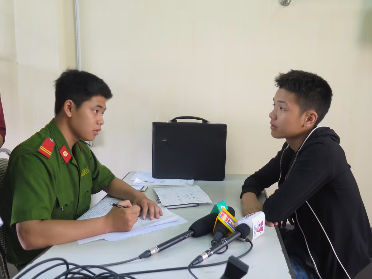 Bat nhom doi tuong nem da o to cao toc Ha Noi – Hai Phong