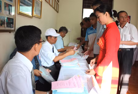 Cử tri Quảng Ninh nô nức đi bỏ phiếu. Ảnh: Hải Ninh.