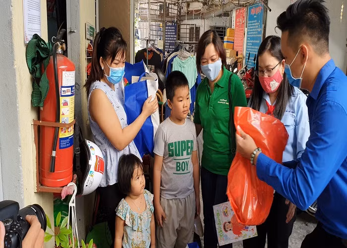 “1 triệu ly sữa” cho trẻ em nghèo trong dịch COVID-19 của Nutifood “1 trieu ly sua” cho tre em ngheo trong dich COVID-19 cua Nutifood