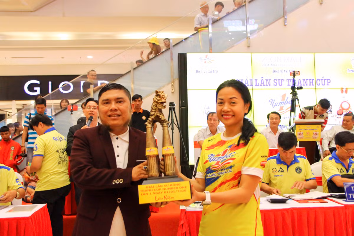 Man nhan voi man tranh tai cua 30 doi tai Cup Number 1