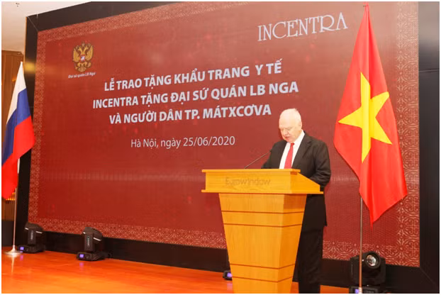 Incentra tang DSQ Lien Bang Nga va nguoi dan Moscow khau trang y te-Hinh-3