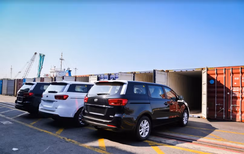 Thaco xuat khau 40 xe du lich Kia Grand Carnival sang Thai Lan-Hinh-2