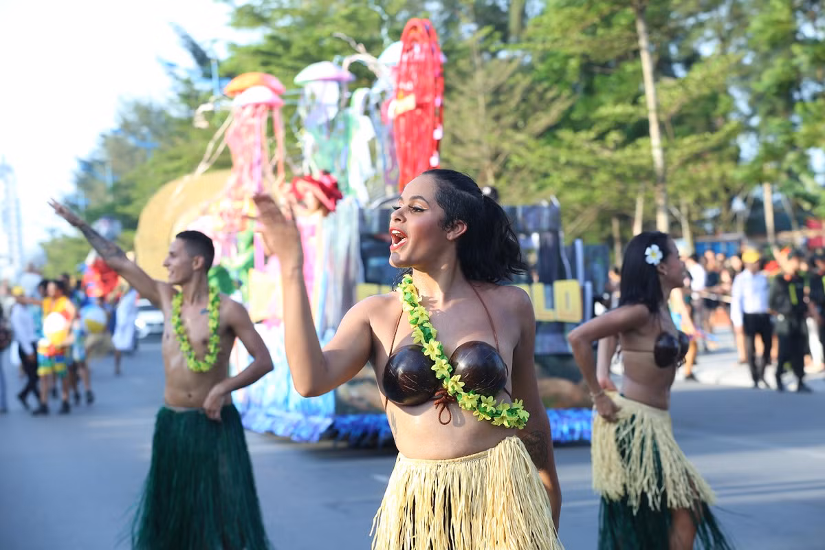 Sam Son tung bung voi Le hoi Carnival duong pho-Hinh-4