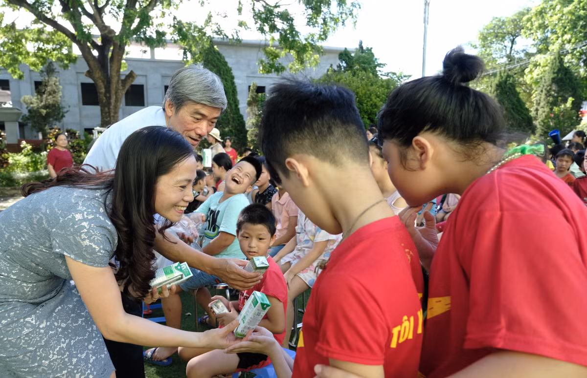 Vinamilk mang niem vui uong sua den voi tre em Ha Noi-Hinh-3