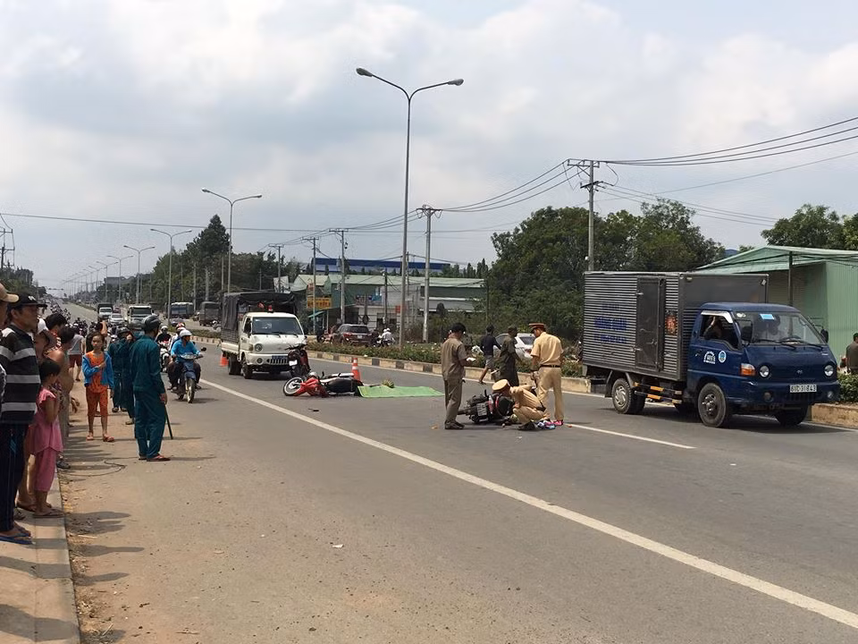 Gay tai nan lien hoan, khien 4 nguoi thuong vong roi roi khoi hien truong