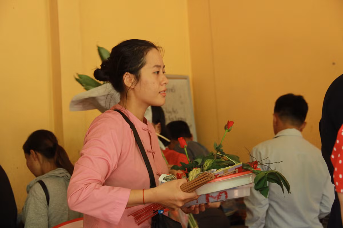 Bản chất văn hóa của lễ Vu lan không chỉ dừng lại ở việc cúng lễ, mà còn trọng tâm hướng đến việc cúng dường Tam Bảo, làm các điều thiện và thỉnh các vị chánh tăng để lập dàn tế độ liệt sỹ, gia tiên và chúng sinh.