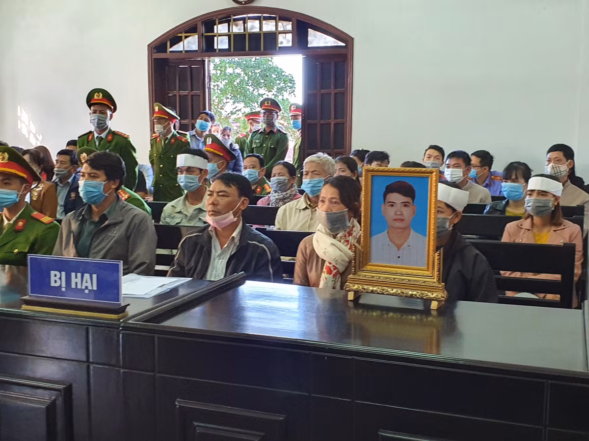 Nguyen Bi thu xa giet nguoi, dot xac o Dak Nong: Mac vest den toa