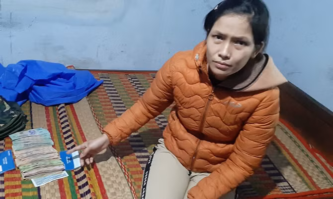 Bat qua tang nguoi phu nu chuyen trom tien nguoi ban thit lon