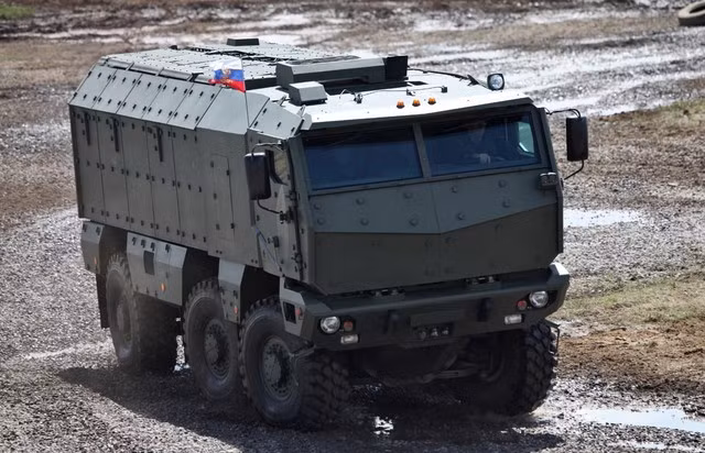 Chính thức phục vụ quân đội Nga từ năm 2014, hiện nay Typhoon-K vẫn đang giữ vị trí xe MRAP có sức chứa lớn nhất so với các đối thủ cùng loại, khi mang được tới 16 binh lính với đầy đủ vũ khí trang bị. Điểm nhấn của Typhoon-K nằm ở hệ thống điều chỉnh độ cao khung gầm để phù hợp với từng loại địa hình. Xe có trọng lượng 21,5 tấn, được trang bị động cơ turbo V8 Kamaz 740/354 công suất 450 mã lực, cho tốc độ tối đa 105 km/h và tầm hoạt động lên đến 1.200 km. Ngoài ra quân đội Nga cũng đang xem xét việc sớm đưa phiên bản Typhoon-K 8x8 có sức chứa lớn hơn vào hoạt động.