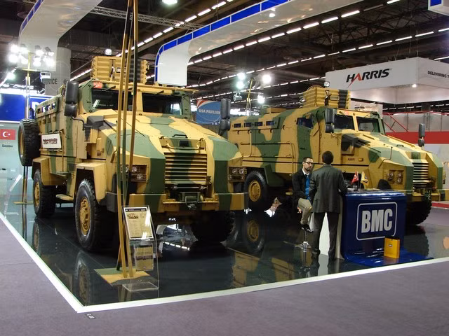 BMC Kirpi là sản phẩm do công ty BMC nghiên cứu phát triển dựa trên khung gầm của Israel, xe vừa mới chính thức phục vụ trong quân đội Thổ Nhĩ Kỳ. BMC Kirpi có trọng lượng gọn nhẹ 16 tấn, trang bị động cơ turbo intercooler V6 Cummin ISLe 350 mã lực, cho tốc độ tối đa 100 km/h và tầm hoạt động 800 km, sức chứa 10 lính (bao gồm 1 xạ thủ trên tháp pháo).