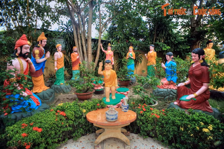Không chỉ là một địa điểm tâm linh có từ lâu đời, chùa Bửu Lâm còn là di tích lịch sử cách mạng quan trọng của tỉnh Tiền Giang. Đây chính là nơi thành lập chi bộ Xóm Dầu, một trong những chi bộ Đảng đầu tiên của tỉnh vào những năm 1930.