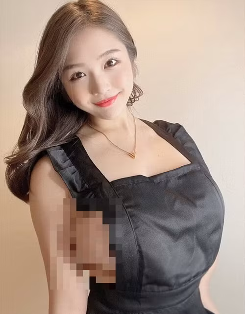  Mặc tạp dề thả rông là một trong những lựa chọn rất được chị em ưu ái.