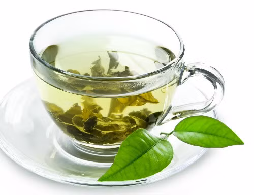 Điều đáng bàn, trà để qua đêm khiến hàm lượng polyphenol và vitamin C dần mất đi. Đồng thời, vi khuẩn có cơ hội phát triển gây nên hiện tượng chè thiu. Sử dụng loại trà này sẽ ảnh hưởng hệ tiêu hóa.