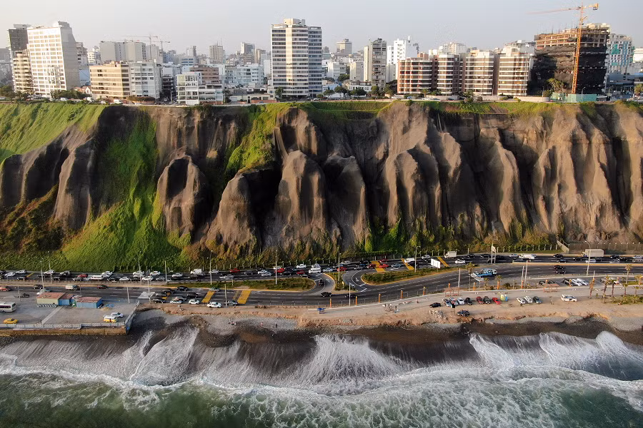 Lima ở gần biển, lại có sông Mark bên cạnh nên nguồn nước ngầm vô cùng dồi dào, chưa bao giờ gây ra tình trạng thiếu nước.