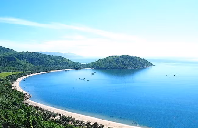 Việt Nam với cảnh đẹp thiên nhiên và con người thân thiện đang ngày càng thu hút khách du lịch từ khắp nơi trên thế giới, và Quảng Nam xứng đáng được gọi là một trong những điểm đến tuyệt vời nhất châu Á cho du khách yêu thiên nhiên, muốn trải nghiệm cuộc sống đơn giản và yên bình giữa thiên nhiên và con người.
