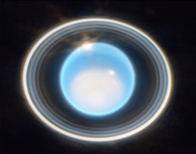 " Hào quang" chưa từng thấy này thực chất là những vòng bụi xung quanh Sao Thiên Vương. (Ảnh: NASA/ESA/CSA)