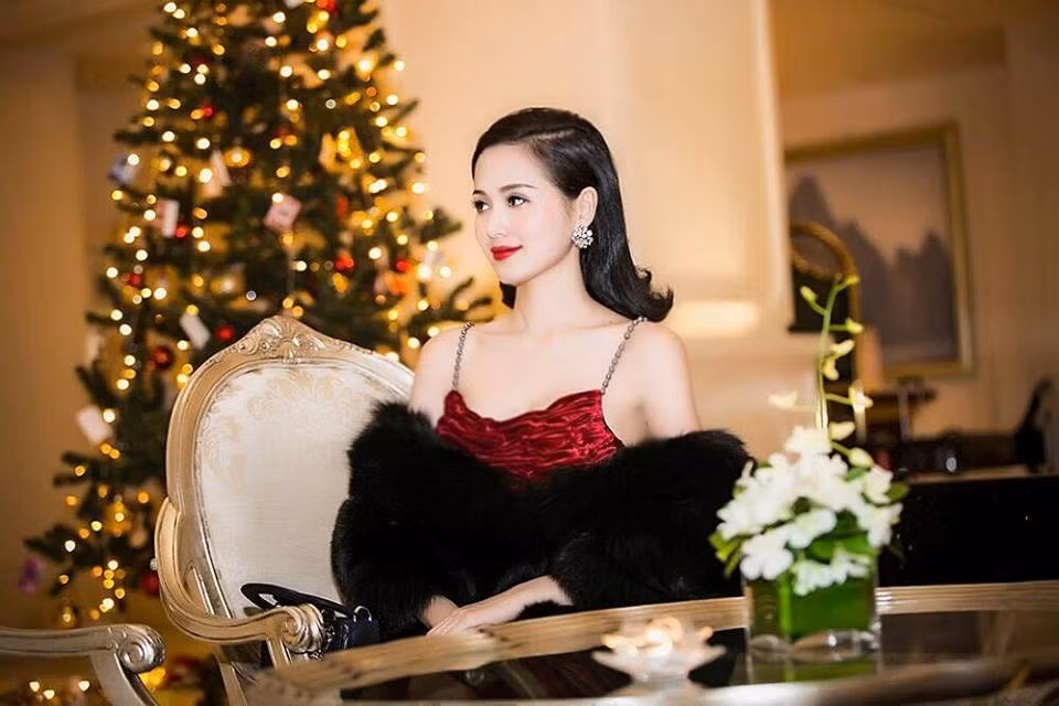 Tháng 12/2015, loạt ảnh đám hỏi bí mật của Tâm Tít xuất hiện trên mạng khiến nhiều người bất ngờ. Ít lâu sau, cô lên xe hoa. Hôn lễ của người đẹp Hà thành nhanh chóng gây chú ý. Chồng Tâm Tít là Ngọc Thành, doanh nhân trẻ, điển trai và phong độ. Sau khi sinh con đầu lòng, cô ngày càng trở nên xinh đẹp, quyến rũ.