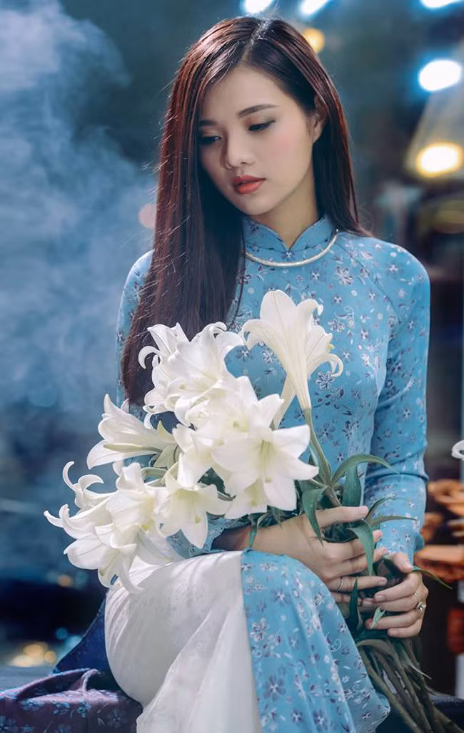 "Loa kèn thanh cao, thiếu nữ thì đẹp dịu dàng. Trước cảnh tượng ấy, chỉ cần có cảm xúc thật sẽ cho ra một bức hình đẹp", "tay máy" Xuân Bách chia sẻ.