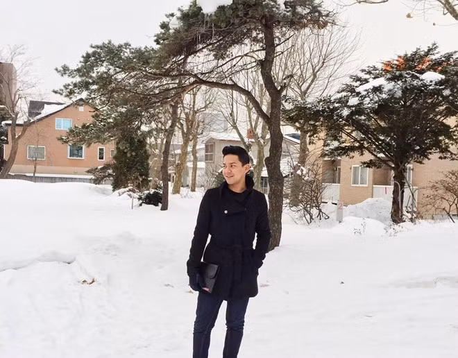 Ông đã chia sẻ clip của nam tiếp viên trên Instagram với chú thích: "Thật tuyệt vời. Đây là Toxic phiên bản Air Asia. Những tài năng ở Air Asia luôn khiến tôi ngạc nhiên. Assraf Nasir là tuyệt nhất. Tôi muốn mọi nhân viên luôn vui vẻ và là chính họ".