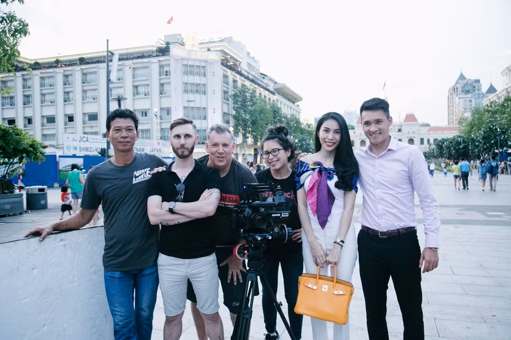 Phóng sự với sự xuất hiện của Công Vinh - Thủy Tiên sẽ được phát sóng trong thời gian sớm nhất.