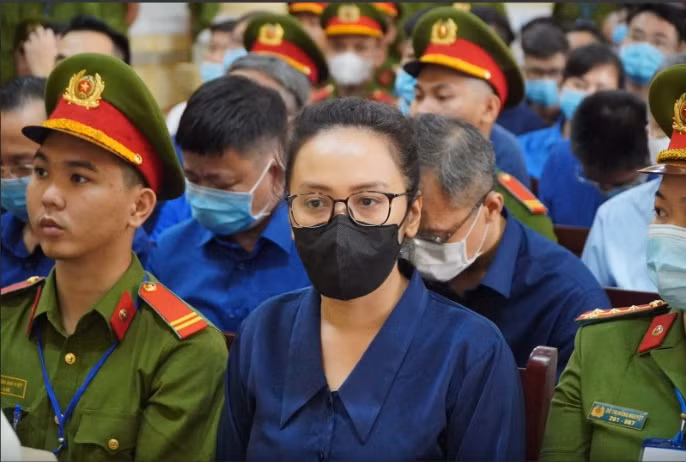  Trương Huệ Vân – Tổng giám đốc Tập đoàn Vạn Thịnh Phát: Trương Huệ Vân, cháu của bà Lan bị cáo buộc chỉ đạo nhân viên thành lập, sử dụng 52 công ty “ma” và 4 công ty có hoạt động để tạo lập 155 khoản vay khống để bị cáo Trương Mỹ Lan và Trương Huệ Vân rút tiền từ Ngân hàng SCB, giúp sức tích cực cho bà Lan chiếm đoạt gần 1100 tỷ đồng.