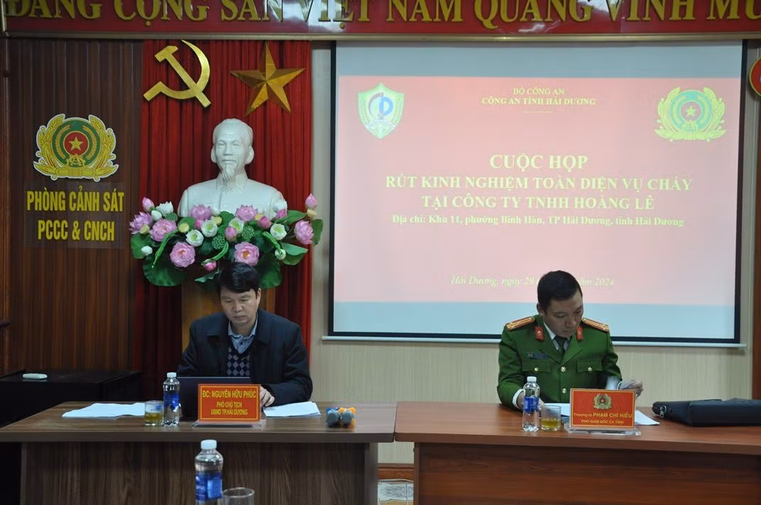 Cháy xưởng đang bị đình chỉ do vi phạm PCCC, Cty Hoàng Lê lý giải - Hình 3 Chay xuong dang bi dinh chi do vi pham PCCC, Cty Hoang Le ly giai-Hinh-3