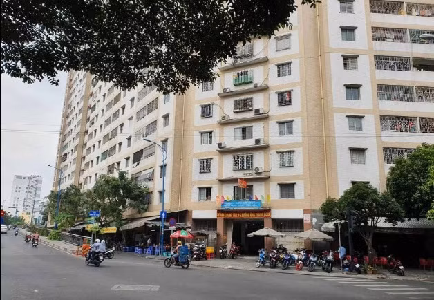 Thấy gì từ việc nguyên Trưởng Ban quản trị chung cư Miếu Nổi bị bắt? Thay gi tu viec nguyen Truong Ban quan tri chung cu Mieu Noi bi bat?
