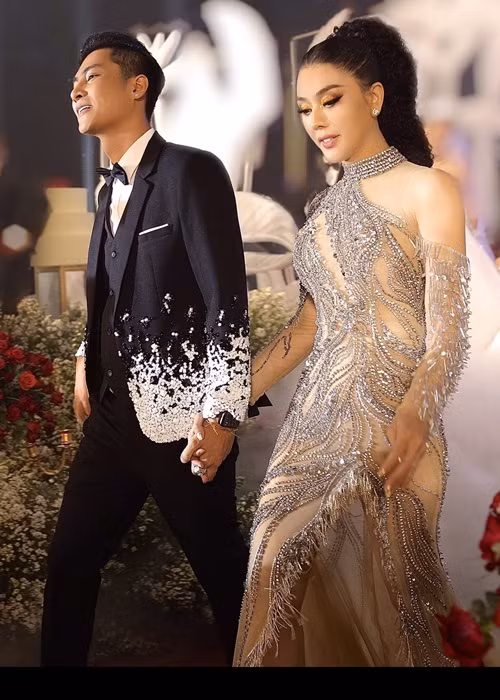 Lam Khanh Chi man nong ben chong ra sao... gio “muon song mot minh”?