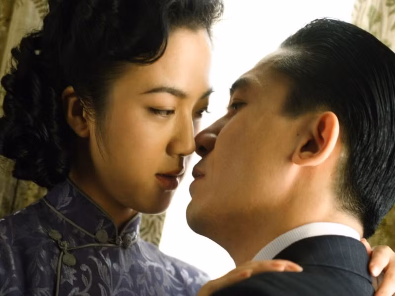 Trước sức ép của dư luận đối với cảnh nóng của Thang Duy, cơ quan Quản lý điện ảnh, truyền hình và phát thanh Trung Quốc đã ra lệnh cấm vận hình ảnh Thang Duy trên mọi phương tiện truyền thông với lý do không muốn tạo tiền lệ xấu cho giới trẻ khi chỉ cần "cởi đồ" là sẽ được nổi tiếng. Ảnh: Đất Việt