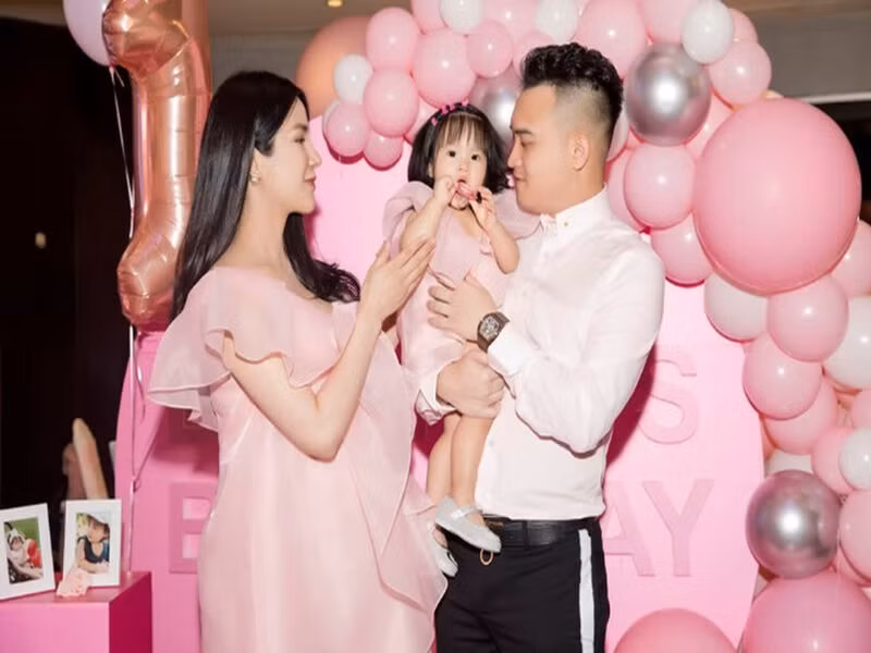 Sau 3 năm kết hôn, vợ chồng Diệp Lâm Anh có hai con chung: 1 trai, 1 gái.