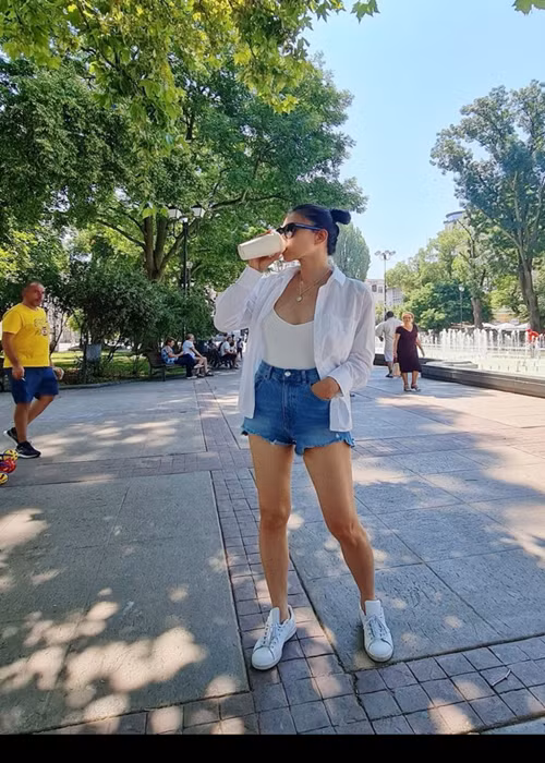 Không ít hình ảnh Ngô Thanh Vân trong chuyến về quê nhà được cho là chụp bởi Huy Trần.