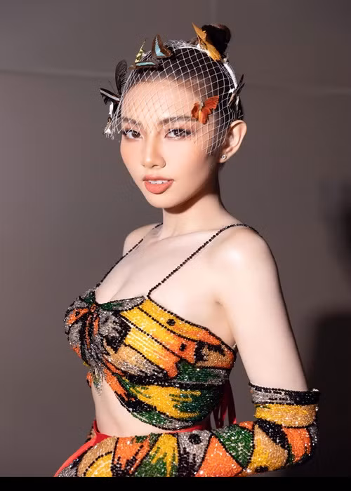 Voc dang nong bong cua Thuy Tien thi Miss Grand International 2021