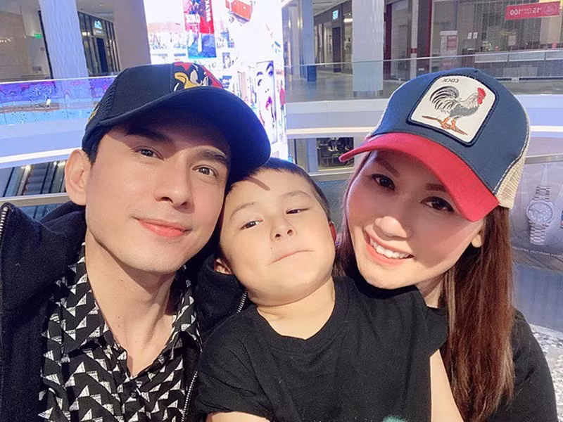 Ứng xử văn minh hậu ly hôn, Đan Trường và Thủy Tiên nhận được không ít lời khen ngợi từ phía khán giả. Hiện tại, nam ca sĩ hoạt động nghệ thuật ở Mỹ và dành thời gian cho con trai.